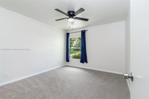 House in Coral Springs, Florida 5 bedrooms, 272.58 sq.m. № 1747921 - photo 25