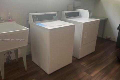 Снять в аренду кондоминиум в Халландейл-Бич, Флорида 1 спальня, 99.5м2, № 2028712 - фото 29