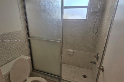 Снять в аренду кондоминиум в Халландейл-Бич, Флорида 1 спальня, 99.5м2, № 2028712 - фото 24