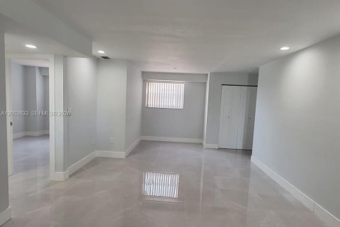 Condo in Miami, Florida, 2 bedrooms № 2253887 - photo 15