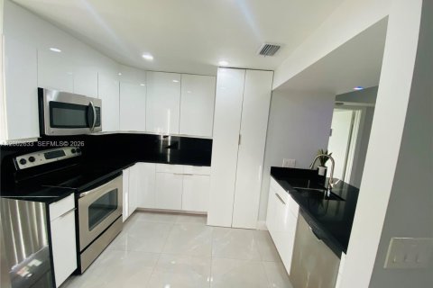 Condo in Miami, Florida, 2 bedrooms № 2253887 - photo 7