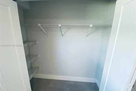 Condo in Miami, Florida, 2 bedrooms № 2253887 - photo 28