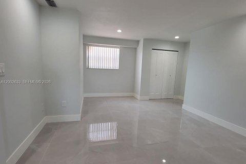 Condo in Miami, Florida, 2 bedrooms № 2253887 - photo 17