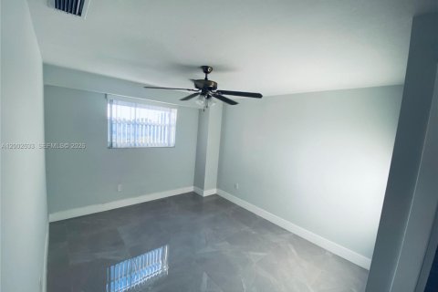 Condo in Miami, Florida, 2 bedrooms № 2253887 - photo 19