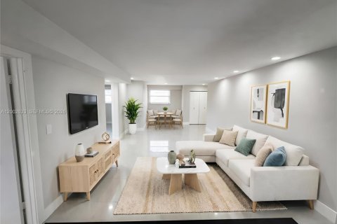 Condo in Miami, Florida, 2 bedrooms № 2253887 - photo 13