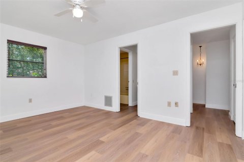 House in Palm Harbor, Florida 2 bedrooms, 124.58 sq.m. № 1907527 - photo 14