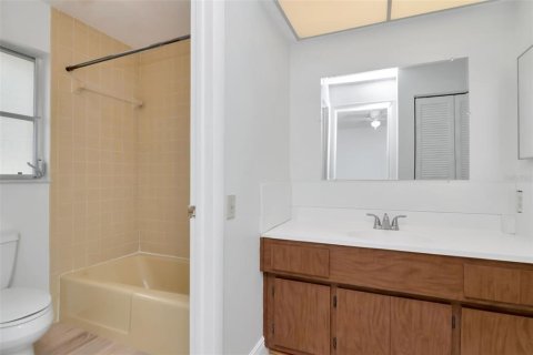 House in Palm Harbor, Florida 2 bedrooms, 124.58 sq.m. № 1907527 - photo 17