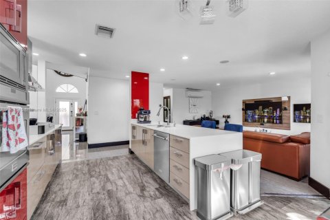 Casa en venta en Doral, Florida, 4 dormitorios, 232.07 m2 № 1964788 - foto 11