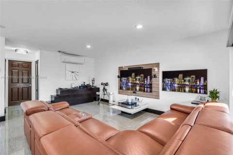 Casa en venta en Doral, Florida, 4 dormitorios, 232.07 m2 № 1964788 - foto 14