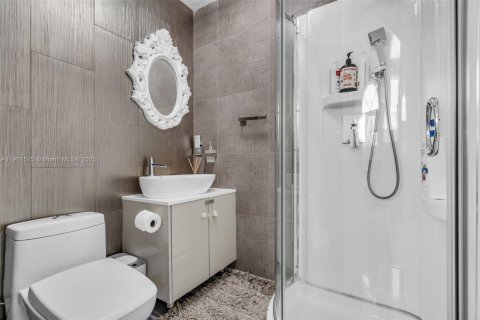 Casa en venta en Doral, Florida, 4 dormitorios, 232.07 m2 № 1964788 - foto 16