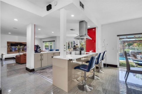 Casa en venta en Doral, Florida, 4 dormitorios, 232.07 m2 № 1964788 - foto 9