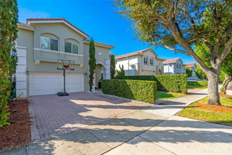 Casa en venta en Doral, Florida, 4 dormitorios, 232.07 m2 № 1964788 - foto 3