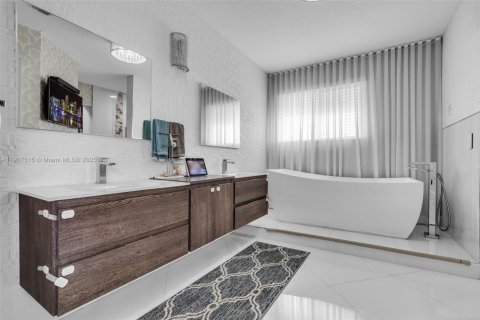 Casa en venta en Doral, Florida, 4 dormitorios, 232.07 m2 № 1964788 - foto 29