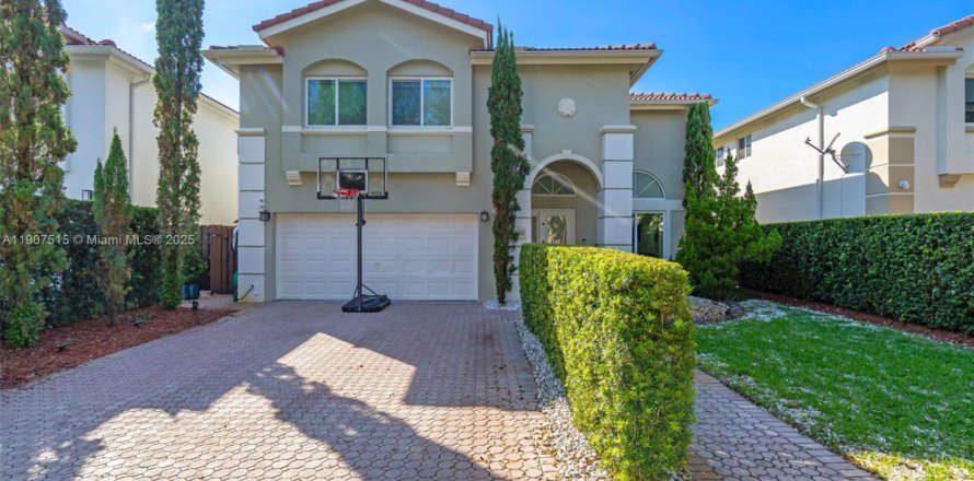 Casa en Doral, Florida 4 dormitorios, 232.07 m2 № 1964788