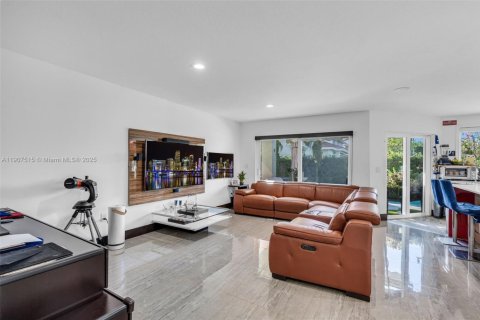 Casa en venta en Doral, Florida, 4 dormitorios, 232.07 m2 № 1964788 - foto 13