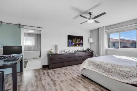 Casa en venta en Doral, Florida, 4 dormitorios, 232.07 m2 № 1964788 - foto 26