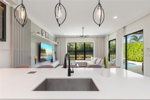 House in Delray Beach, Florida 6 bedrooms, 402.36 sq.m. № 2368360 - photo 18