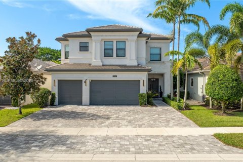 House in Delray Beach, Florida 6 bedrooms, 402.36 sq.m. № 2368360