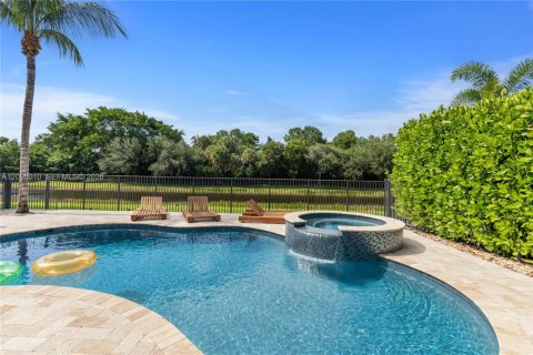 House in Delray Beach, Florida 6 bedrooms, 402.36 sq.m. № 2368360 - photo 9