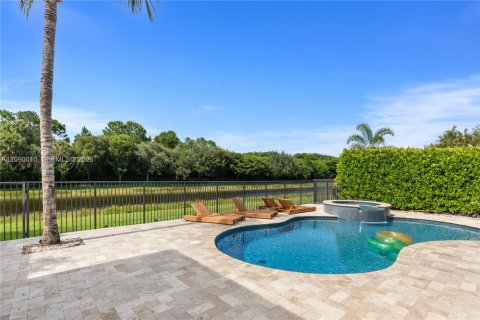 House in Delray Beach, Florida 6 bedrooms, 402.36 sq.m. № 2368360 - photo 8