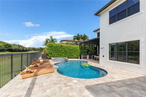 House in Delray Beach, Florida 6 bedrooms, 402.36 sq.m. № 2368360 - photo 7