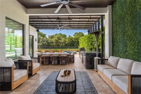 House in Delray Beach, Florida 6 bedrooms, 402.36 sq.m. № 2368360 - photo 12