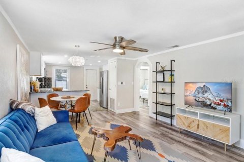 House in Tampa, Florida 2 bedrooms, 72.46 sq.m. № 2214527 - photo 5