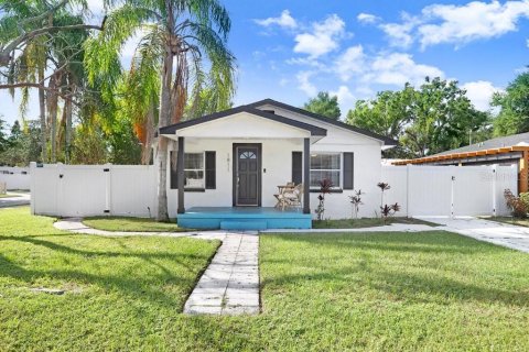 House in Tampa, Florida 2 bedrooms, 72.46 sq.m. № 2214527