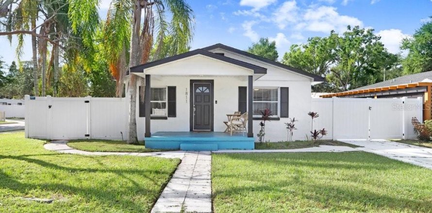 House in Tampa, Florida 2 bedrooms, 72.46 sq.m. № 2214527