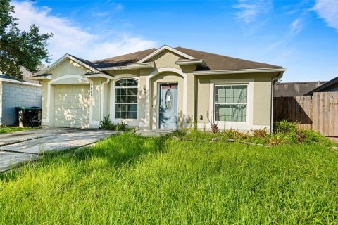 House in Orlando, Florida 3 bedrooms, 121.61 sq.m. № 2225338 - photo 2