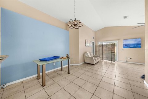 House in Orlando, Florida 3 bedrooms, 121.61 sq.m. № 2225338 - photo 13