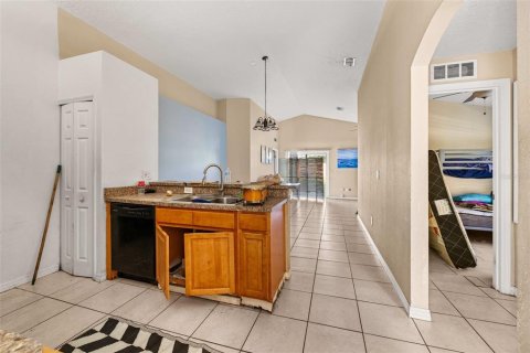 House in Orlando, Florida 3 bedrooms, 121.61 sq.m. № 2225338 - photo 10
