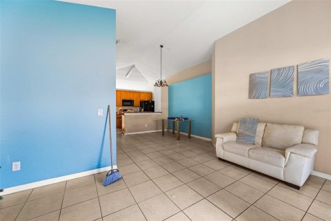 House in Orlando, Florida 3 bedrooms, 121.61 sq.m. № 2225338 - photo 16
