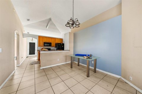 House in Orlando, Florida 3 bedrooms, 121.61 sq.m. № 2225338 - photo 14