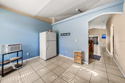 House in Orlando, Florida 3 bedrooms, 121.61 sq.m. № 2225338 - photo 3