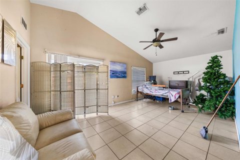 House in Orlando, Florida 3 bedrooms, 121.61 sq.m. № 2225338 - photo 15
