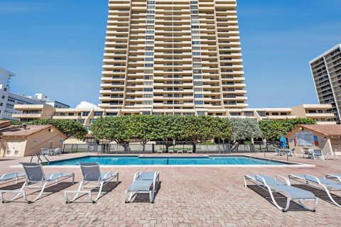 Condo in Miami Beach, Florida, 1 bedroom  № 2352024 - photo 4
