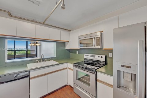 Condo in Miami Beach, Florida, 1 bedroom  № 2352024 - photo 19