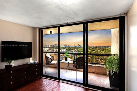 Condo in Miami Beach, Florida, 1 bedroom  № 2352024 - photo 14