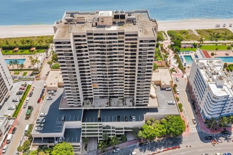 Condo in Miami Beach, Florida, 1 bedroom  № 2352024 - photo 3