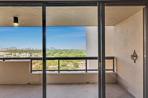 Condo in Miami Beach, Florida, 1 bedroom  № 2352024 - photo 13