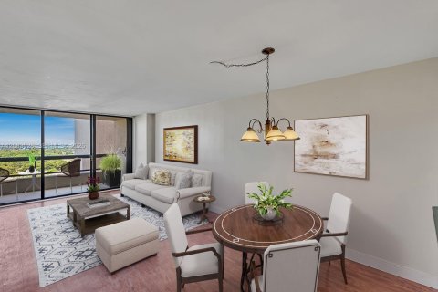 Condo in Miami Beach, Florida, 1 bedroom  № 2352024 - photo 16
