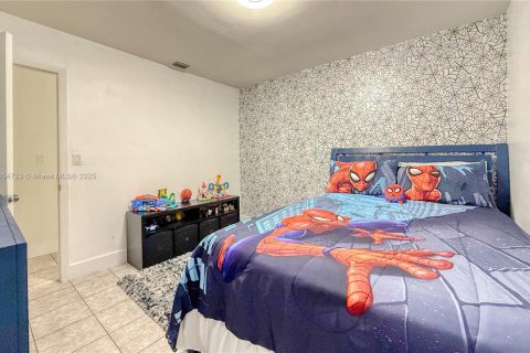 House in Miami, Florida 4 bedrooms, 154.78 sq.m. № 1877819 - photo 6