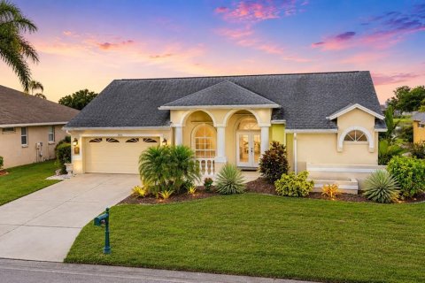 House in Parrish, Florida 3 bedrooms, 198.81 sq.m. № 2223442
