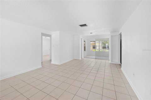 Casa en venta en New Port Richey, Florida, 3 dormitorios, 100.33 m2 № 1824580 - foto 3