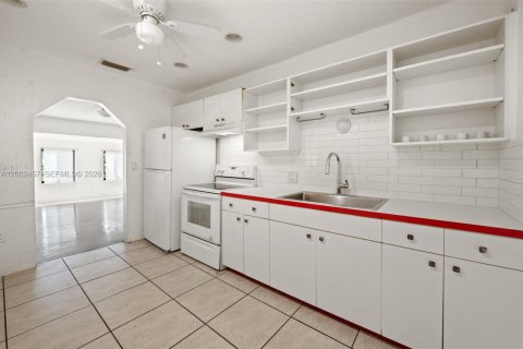 Купить виллу или дом в Холливуд, Флорида 2 спальни, 115.01м2, № 2066523 - фото 16