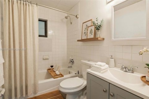 Купить виллу или дом в Холливуд, Флорида 2 спальни, 115.01м2, № 2066523 - фото 22