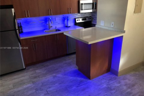 Condominio en venta en Oakland Park, Florida, 1 dormitorio, 38.28 m2 № 2033111 - foto 4