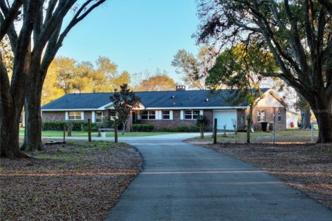 House in Fort Meade, Florida 3 bedrooms, 285.02 sq.m. № 1540069 - photo 1