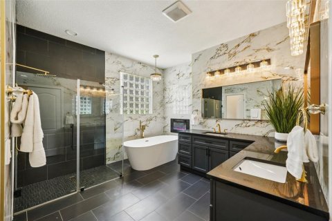 House in Wesley Chapel, Florida 6 bedrooms, 402.45 sq.m. № 1849815 - photo 23